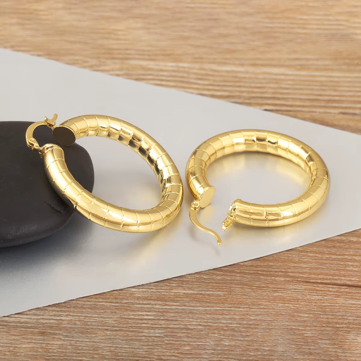 AuraHoop™ Bold Copper Circle Earrings – Four Styles of Effortless Elegance