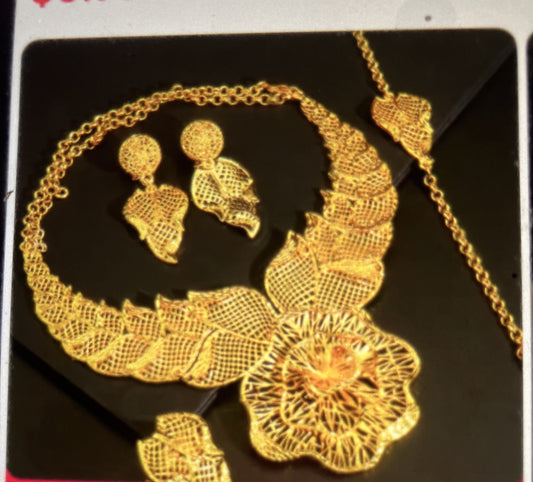 beautiful 4 piece  24k gold womens Necklace ensemble